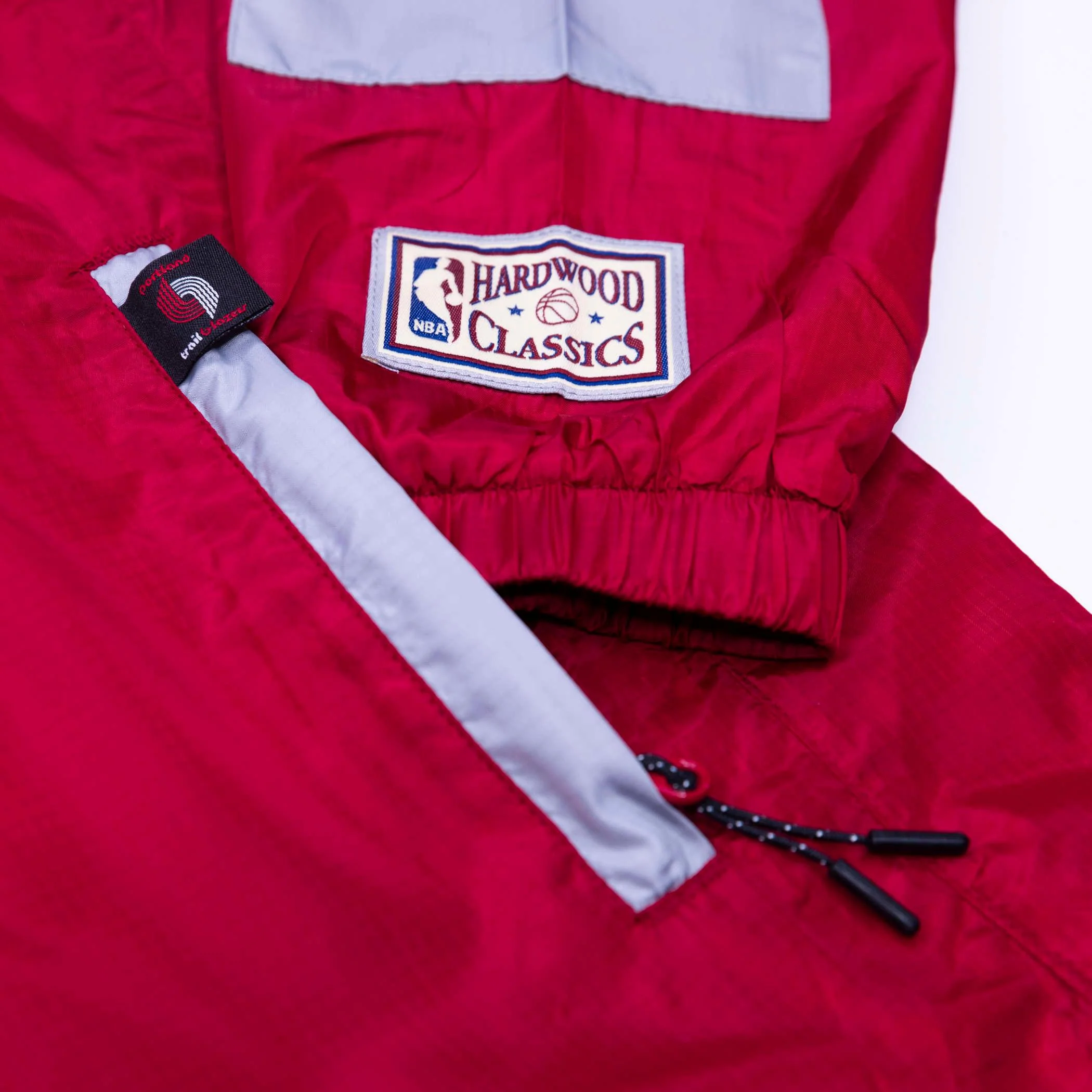 Mitchell & Ness 90s Reflective Lightweight Ripstop Jacket - Image 5
