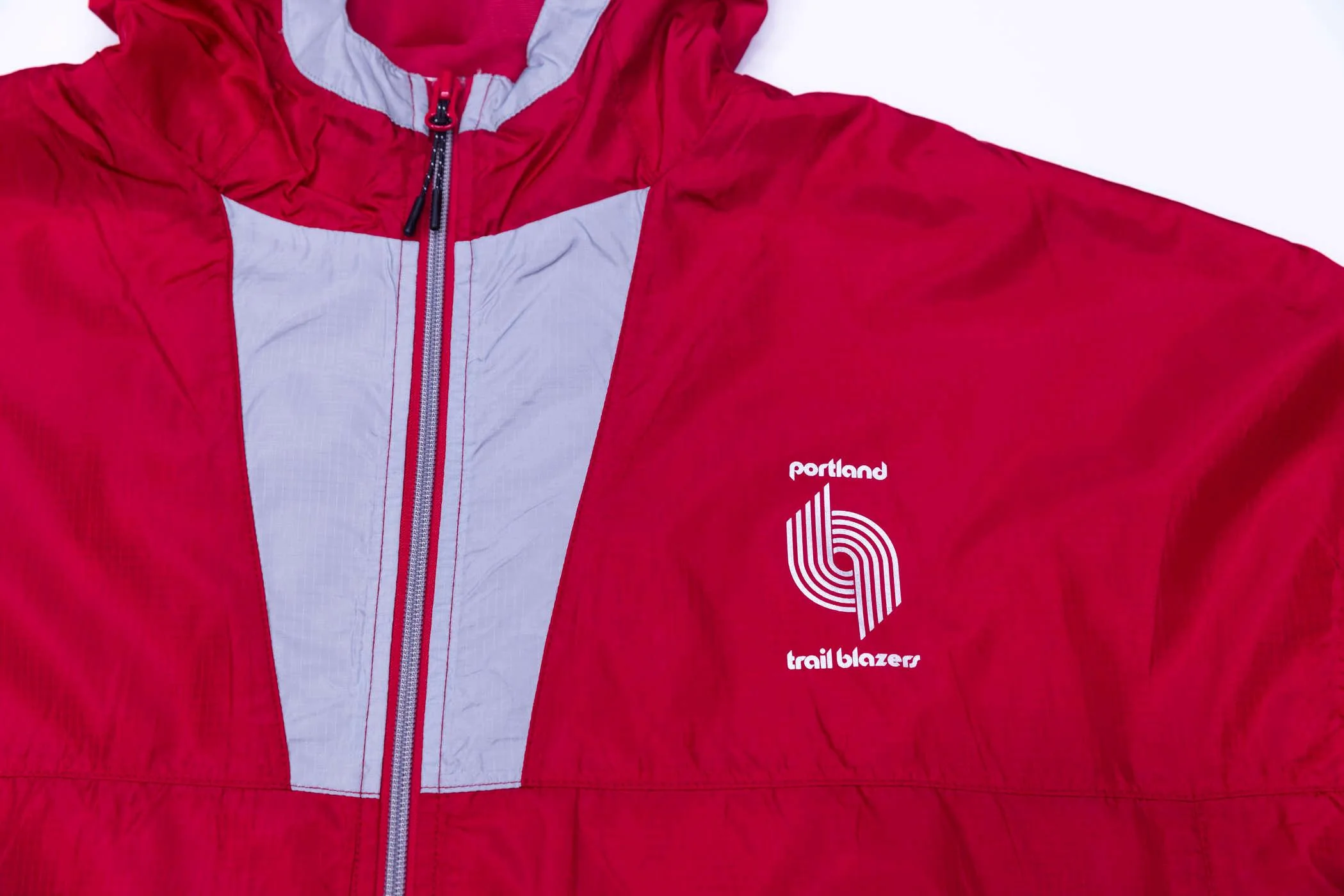 Mitchell & Ness 90s Reflective Lightweight Ripstop Jacket - Image 6