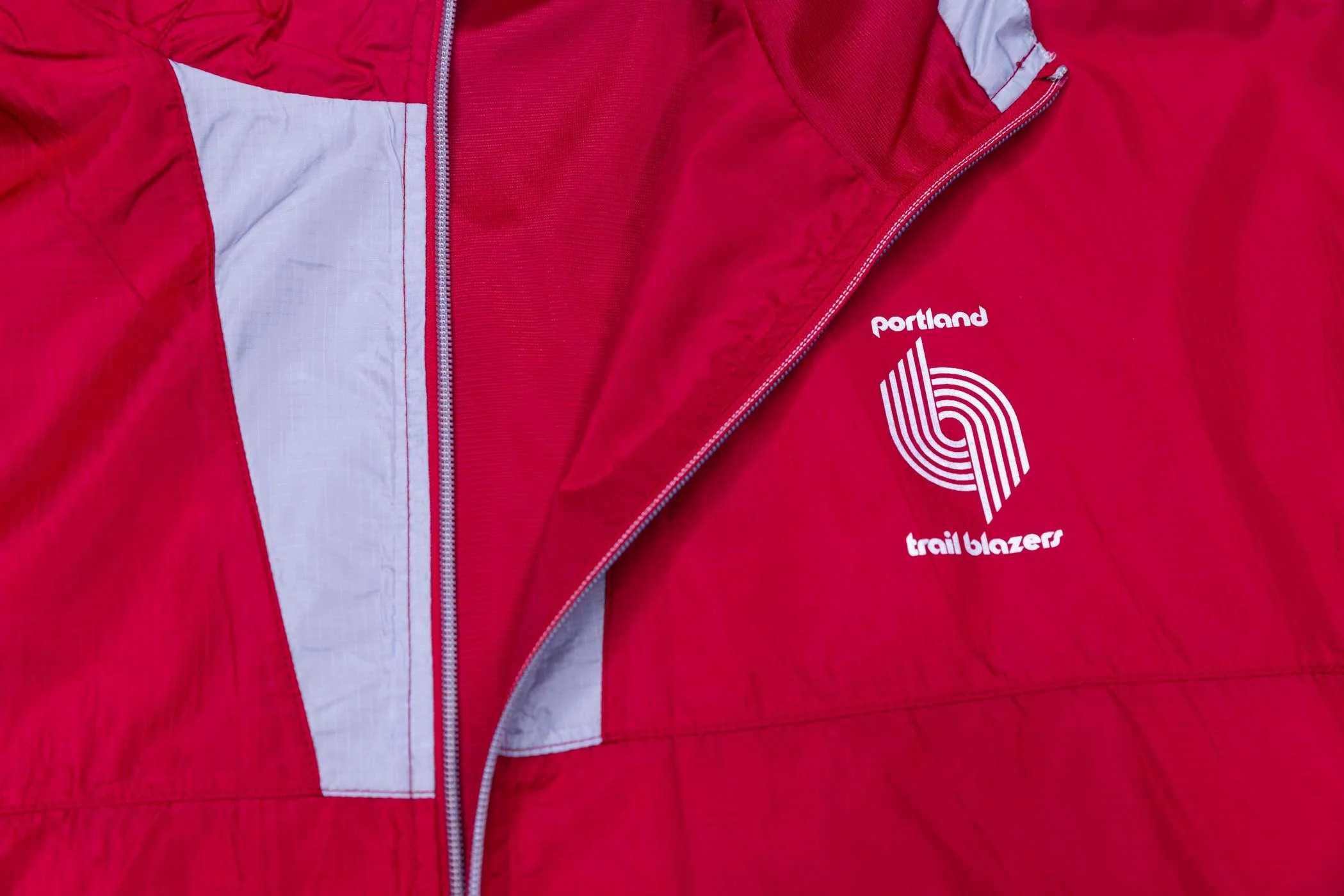 Mitchell & Ness 90s Reflective Lightweight Ripstop Jacket - Image 7