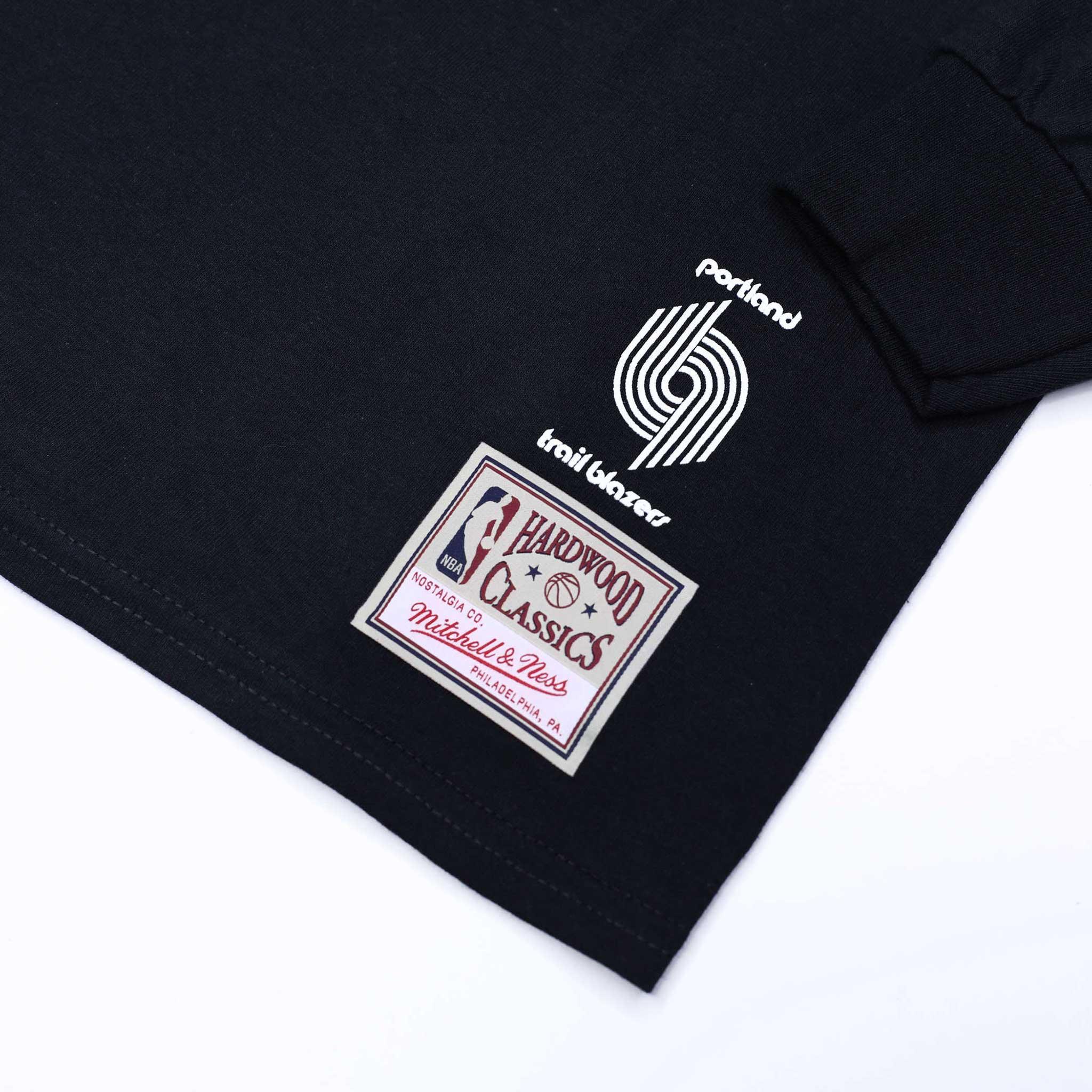 Mitchell & Ness Big Face Black Long Sleeved T-shirt - Image 4